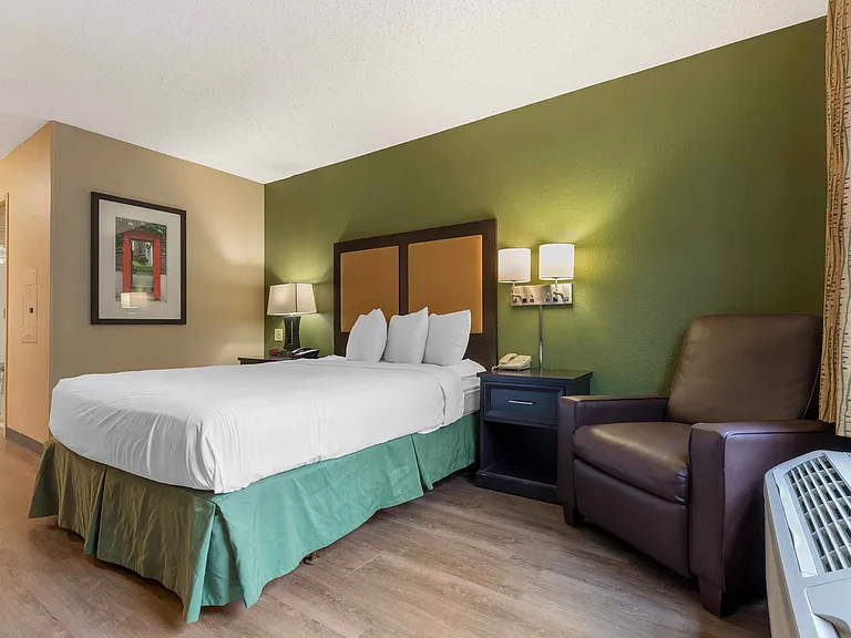 Studio Suite - 1 Queen Bed