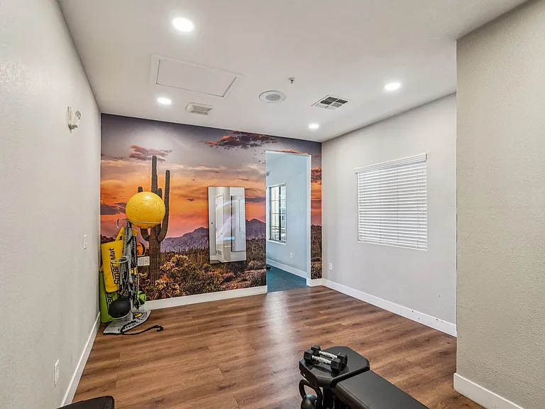 Del Mar Apartments — Photo 21