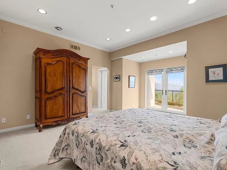 1401 Glen Oaks Blvd — Photo 27