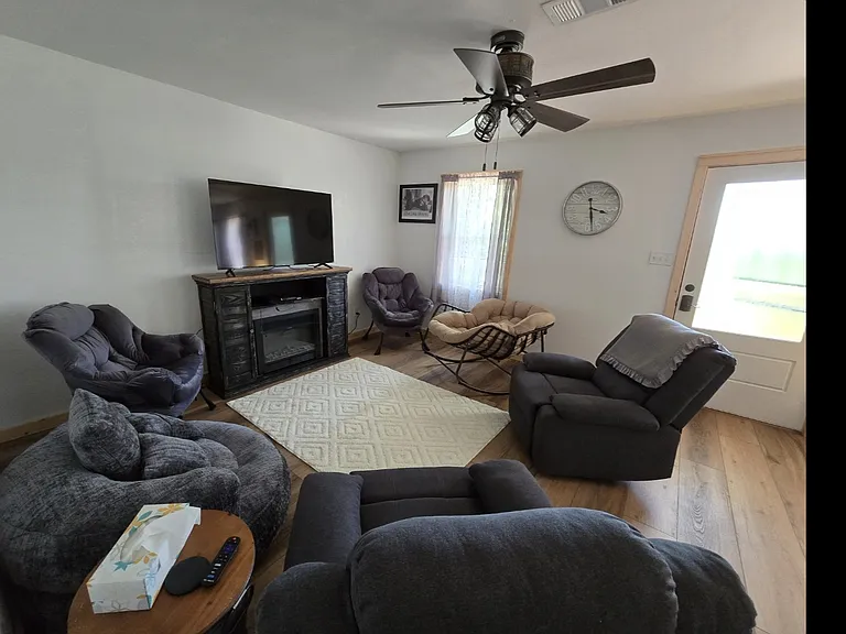 2429 Prairie St — Photo 4