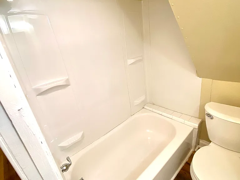 1514 W Champlost Ave #2F — Photo 8