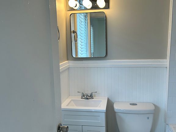 4th image of 2443 1/2 4th Ave N #1/2
