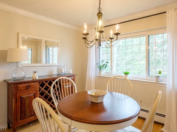 8 Foxwood Dr, Morris Plains Boro, NJ 07950