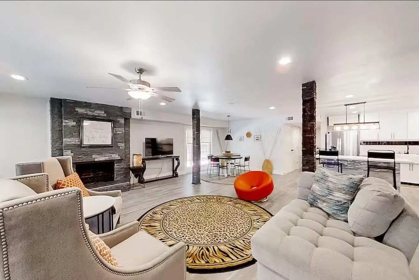 3 bed, 3.0 bath, 2400 sqft, $2,700 — Photo 2
