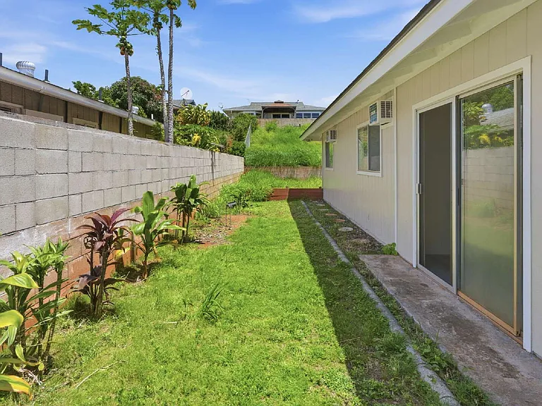 94-703 Lahaole Pl — Photo 12