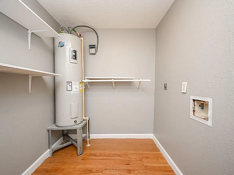 8007 Carver Rd — Photo 14