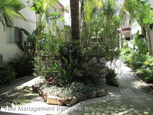 3rd image of 815 N Fuller Ave APT 2