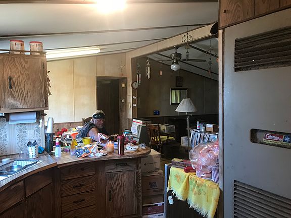 2nd image of 424 Sunrise Ln