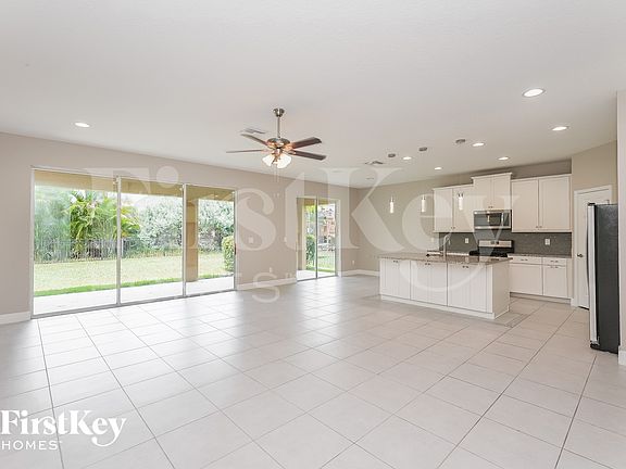 3rd image of 7512 Lantern Park Ave