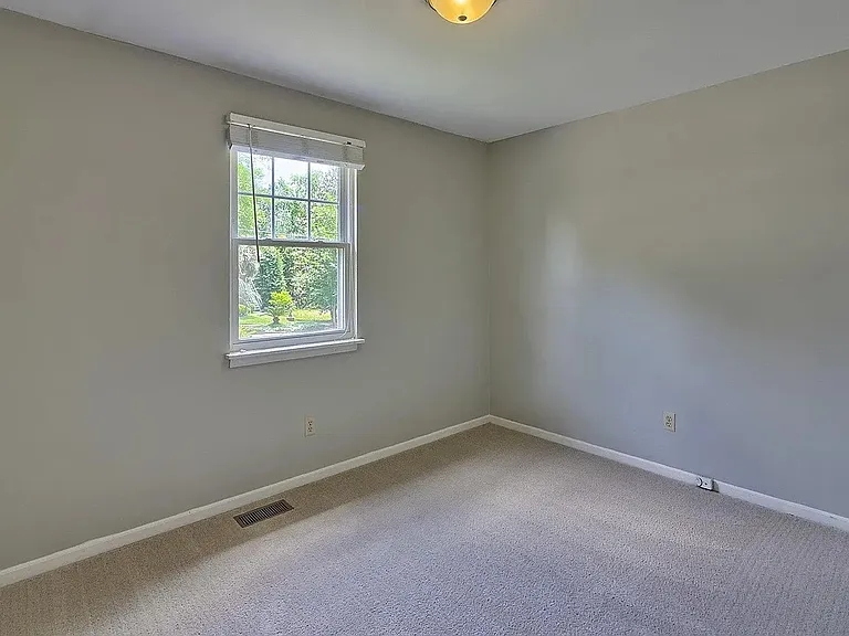 1111 Lancaster St — Photo 9