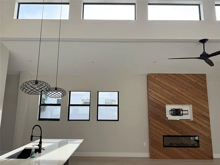 2443 Wood St — Photo 7