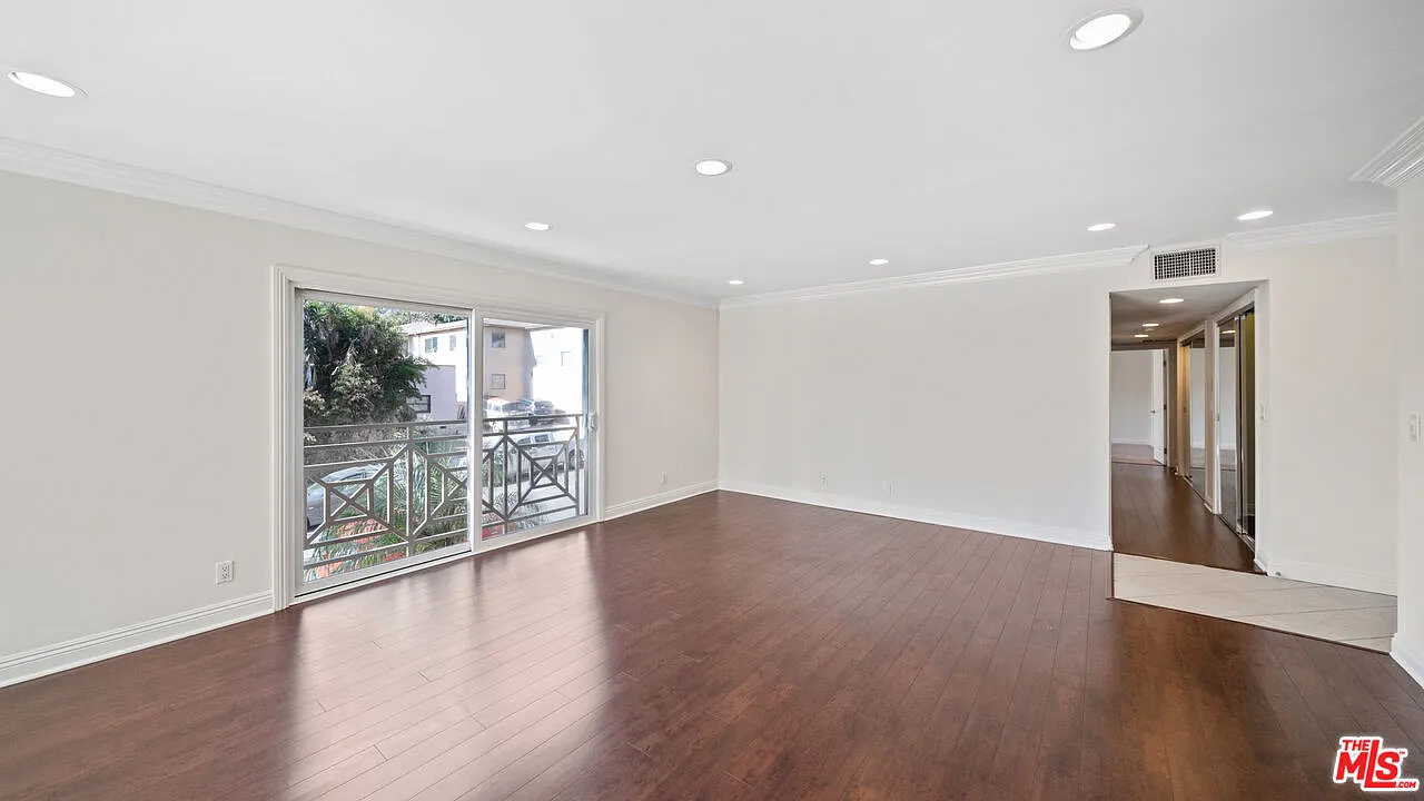 2 bed, 2.0 bath, 1100 sqft, $3,650 — Photo 4