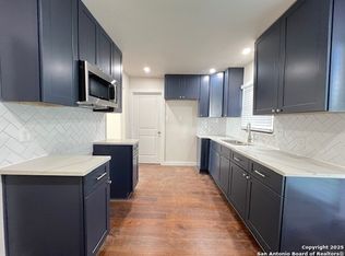 451 Laurelwood Dr, San Antonio, TX 78213