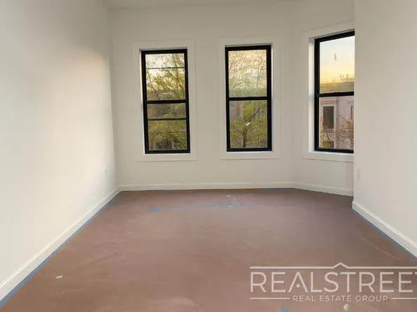 375 Madison Street image 3 of 5