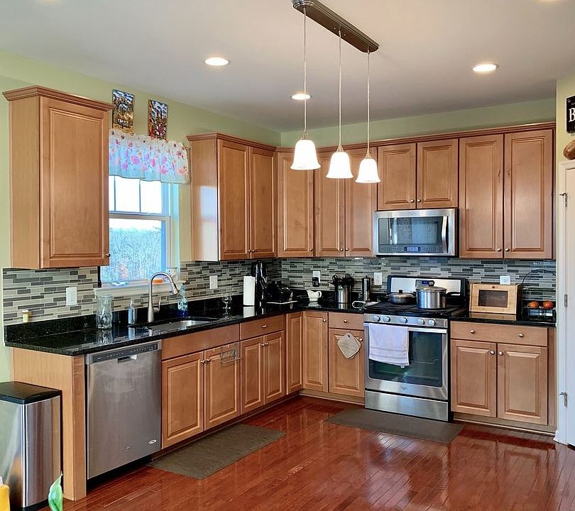 1st image of 11 Beaumont Ln