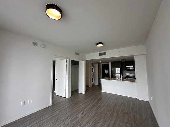 4th image of 415 NE 2nd Ave #A2