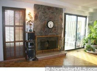 1154 Landmark Trl N, Hopkins, MN 55343