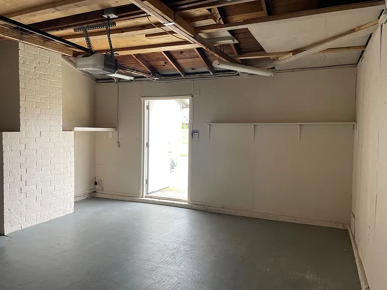 6581 Bestel Ave — Photo 27