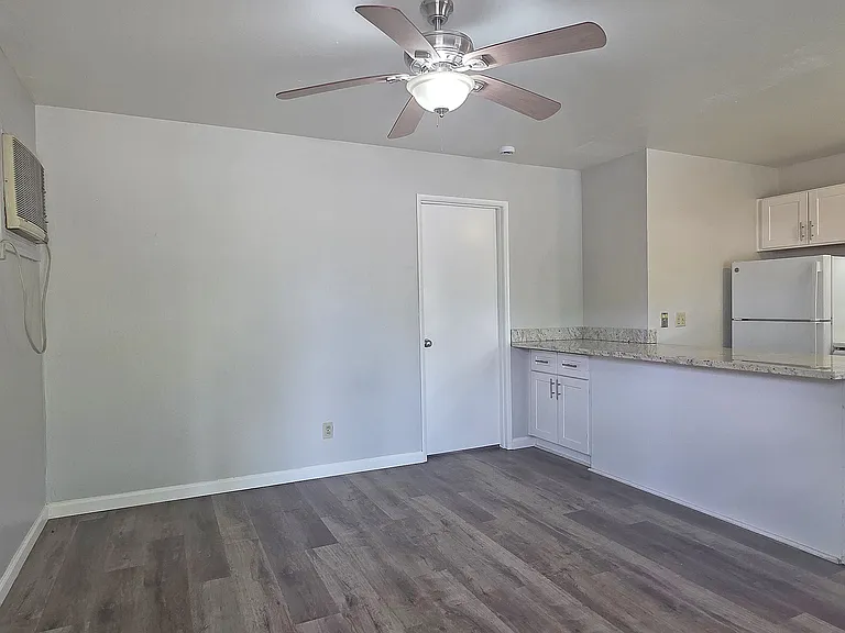3250 Wright St — Photo 6