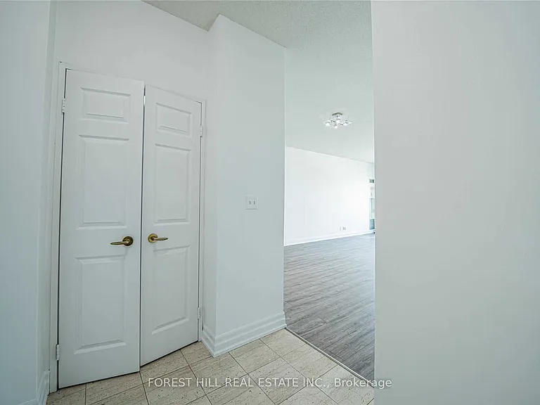 18 Lee Centre Dr #Penthouse 109 — Photo 6