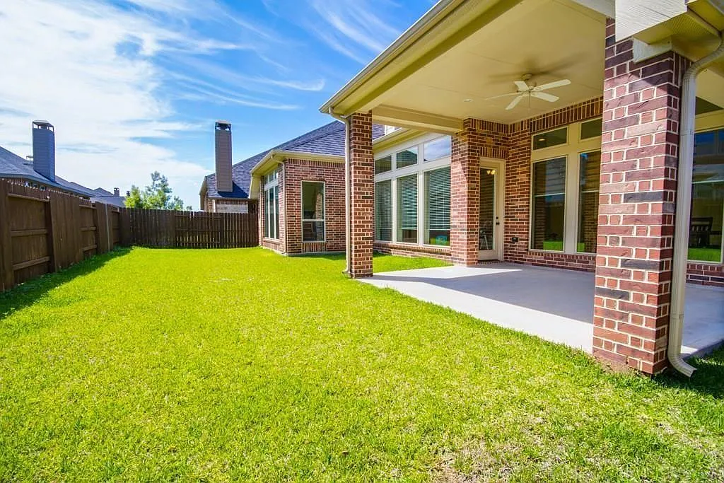 4 bed, 3.5 bath, 2843 sqft, $2,775 — Photo 4