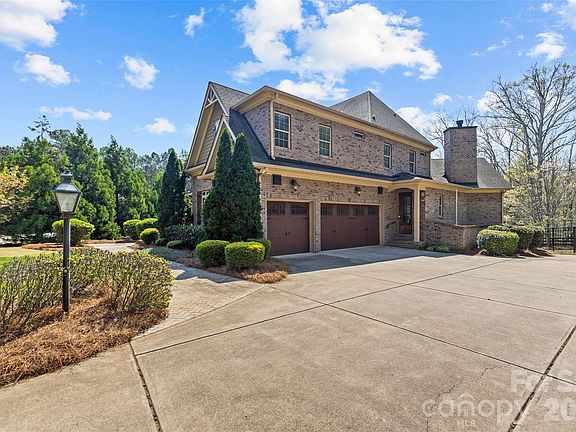 3rd image of 253 Old Post Rd