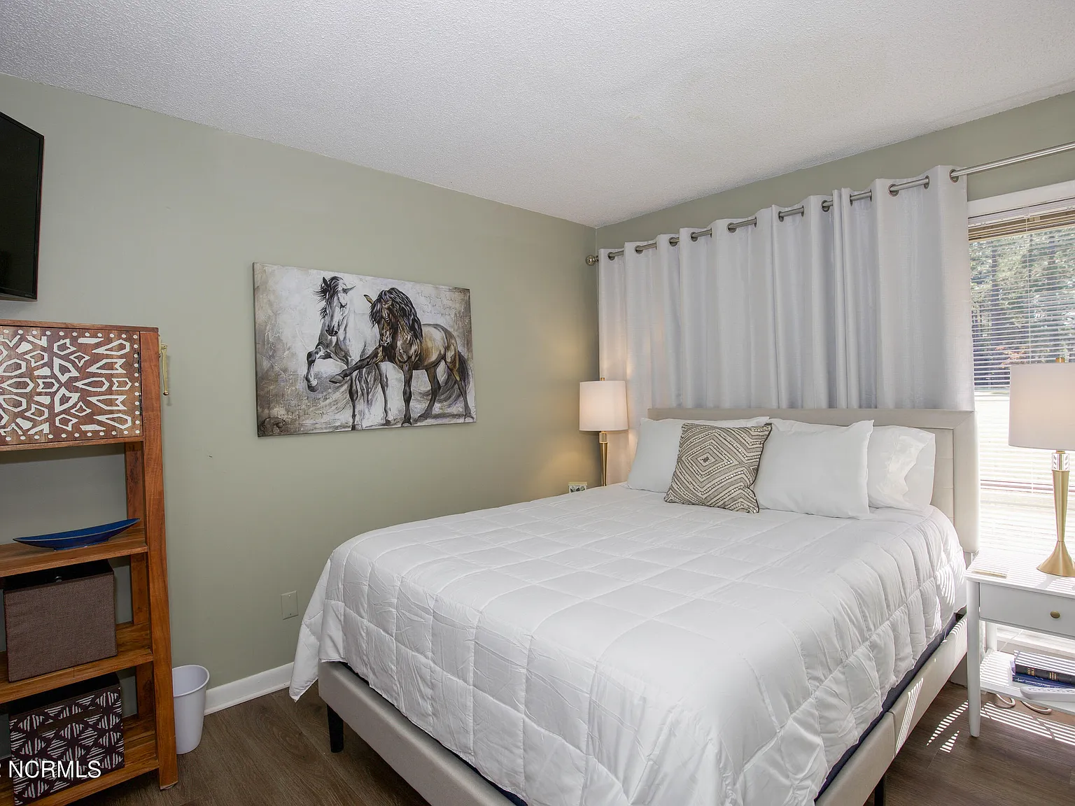 2 bed, 1.0 bath, 600 sqft, $3,000 — Photo 4