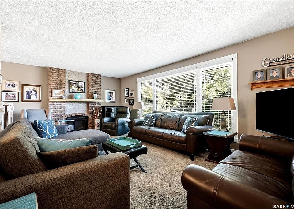 1st image of 210 Windfield ROAD