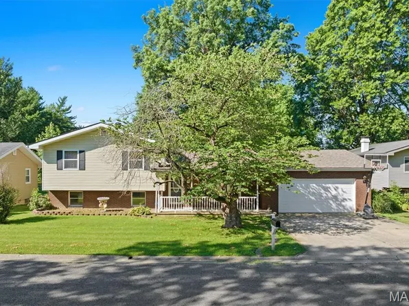 65 Trout Dr, Highland, IL 62249