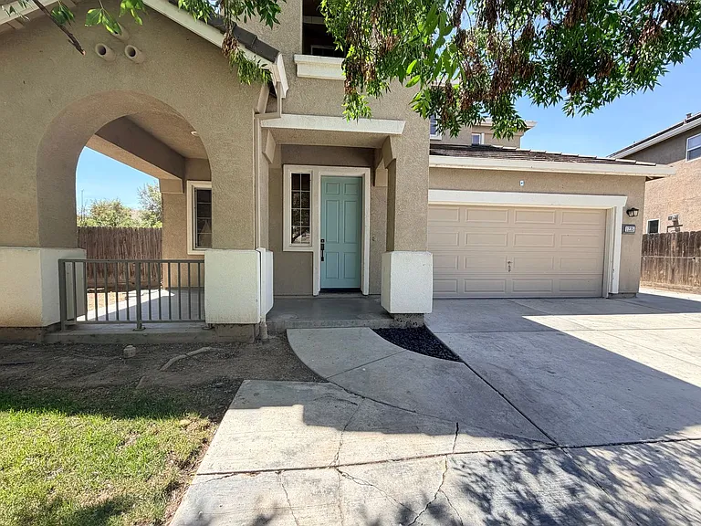 1235 Bluegrass Ct — Photo 3
