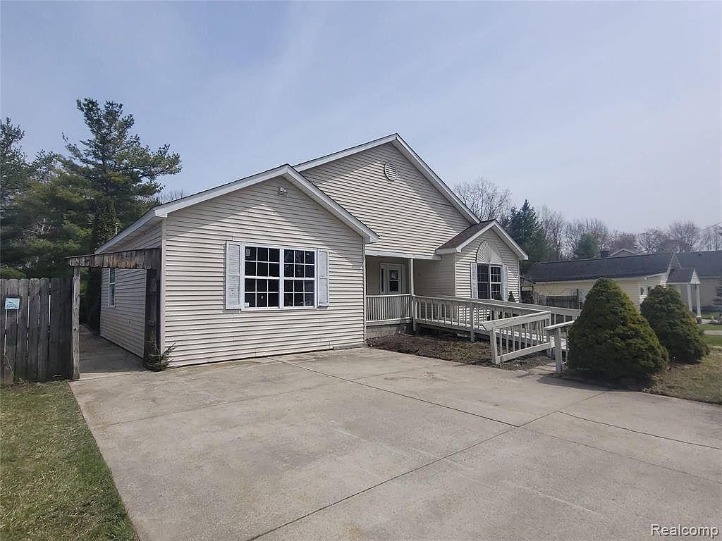 2720 Beach Rd, Port Huron, MI 48060 Zillow