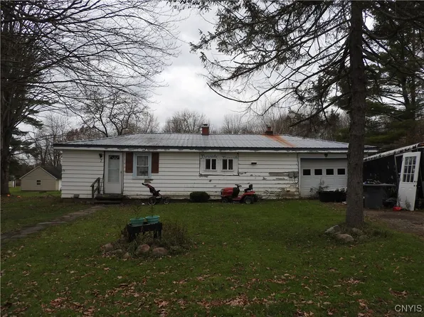 7 Clemons Dr, Fulton, NY 13069