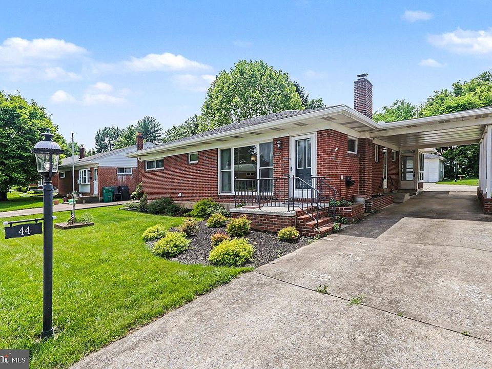 1st image of 44 Oak Ave