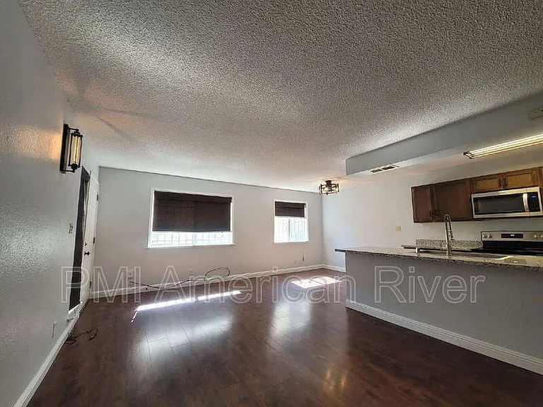 10 La Pera Ct — Photo 2