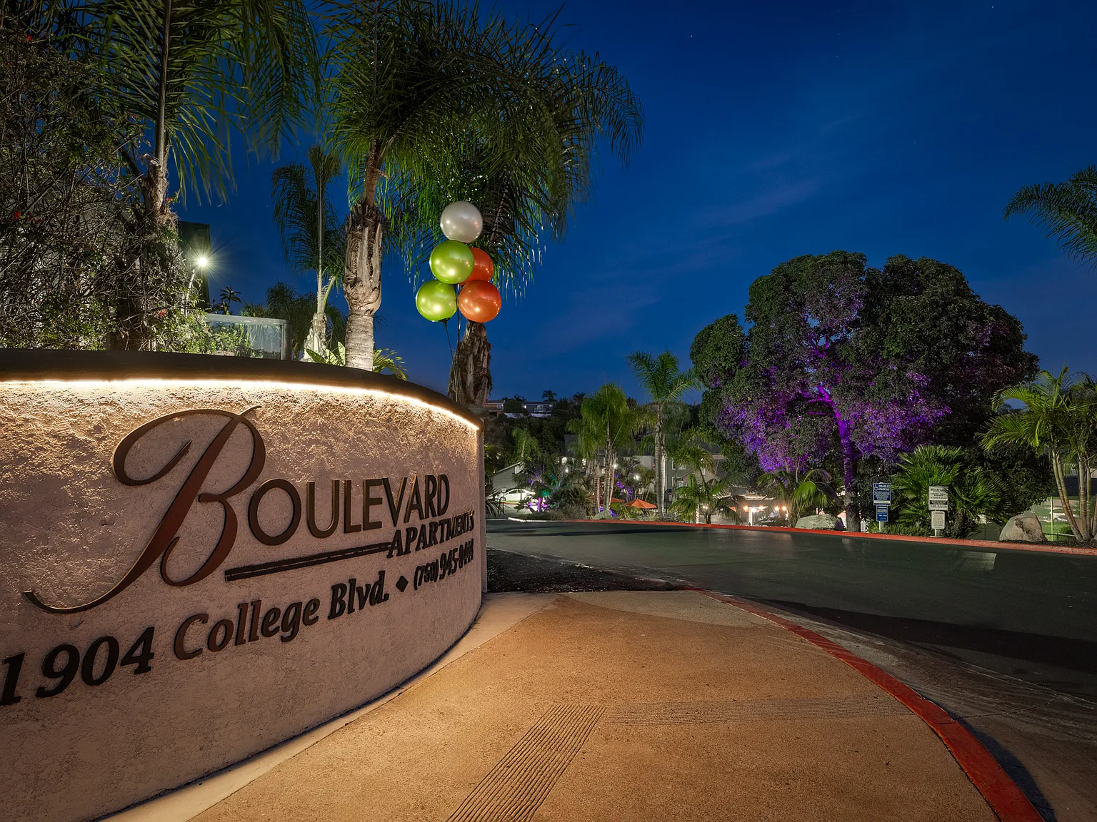 Boulevard Apartments — Photo 1