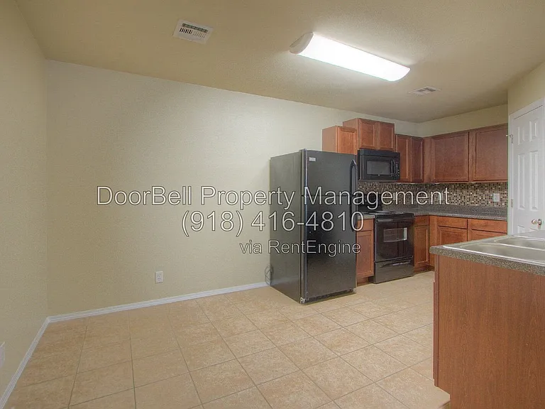 5801 N 34th St — Photo 6