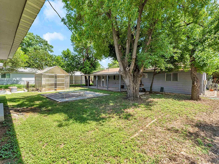 1803 Bluebonnet Ln — Photo 32