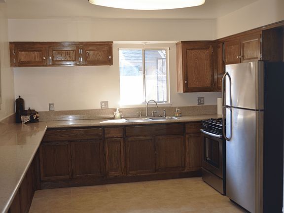Granite counter tops lots of cabinets