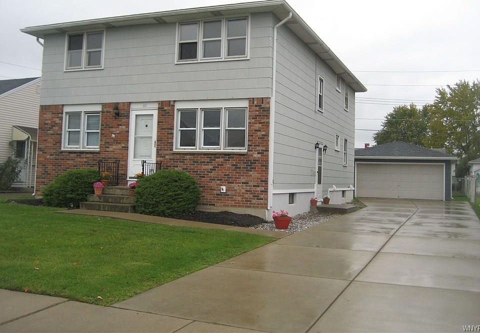 1st image of 111 Nantucket Dr E