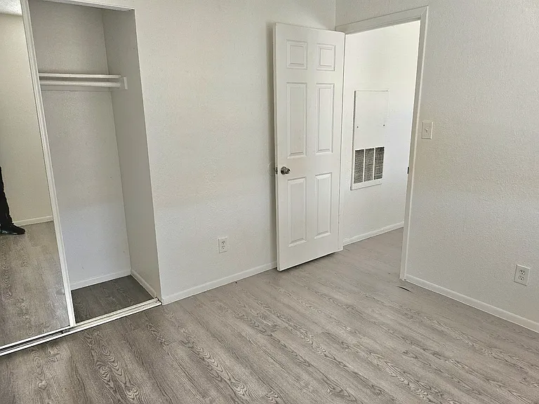 1725 W Vogel Ave #9 — Photo 6