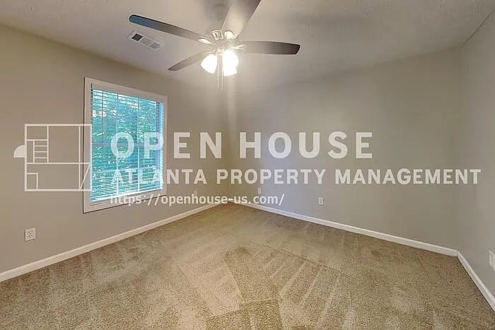 1395 Chalet Cir — Photo 12