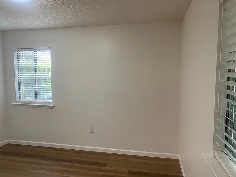 138 Hampshire Dr — Photo 25