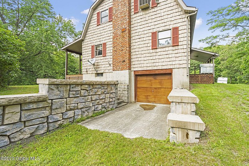4th image of 570 Lime Kiln Road