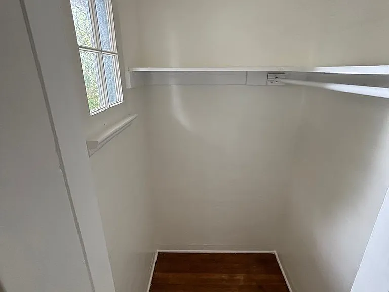 1330 Carmelita Ave — Photo 9