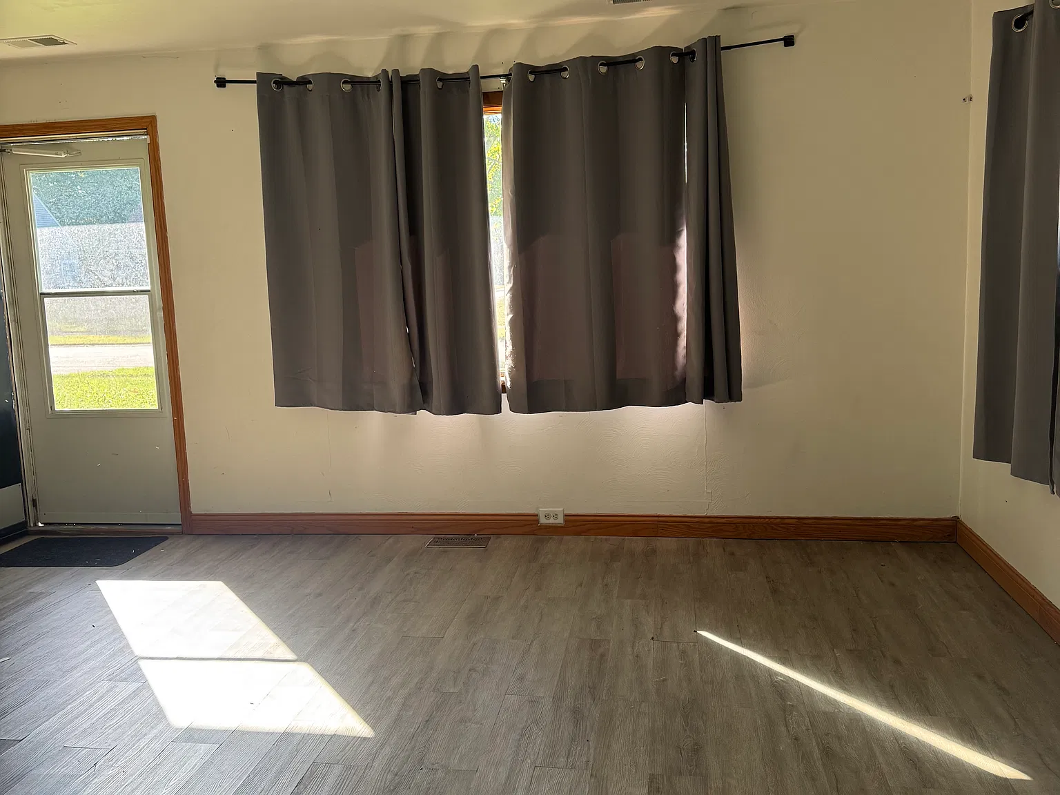 3 bed, 1128 sqft, $1,300 — Photo 4