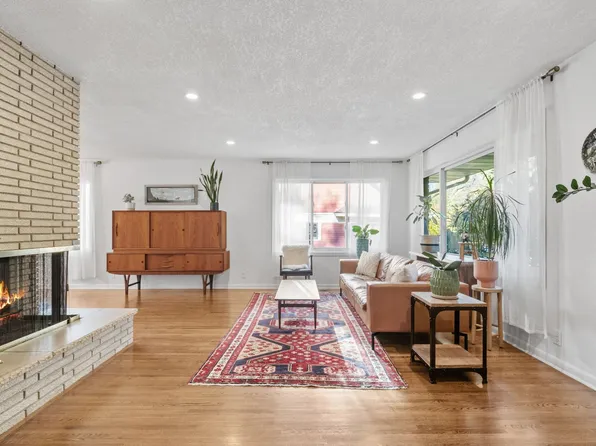 2420 Como Ave, Saint Paul, MN 55108