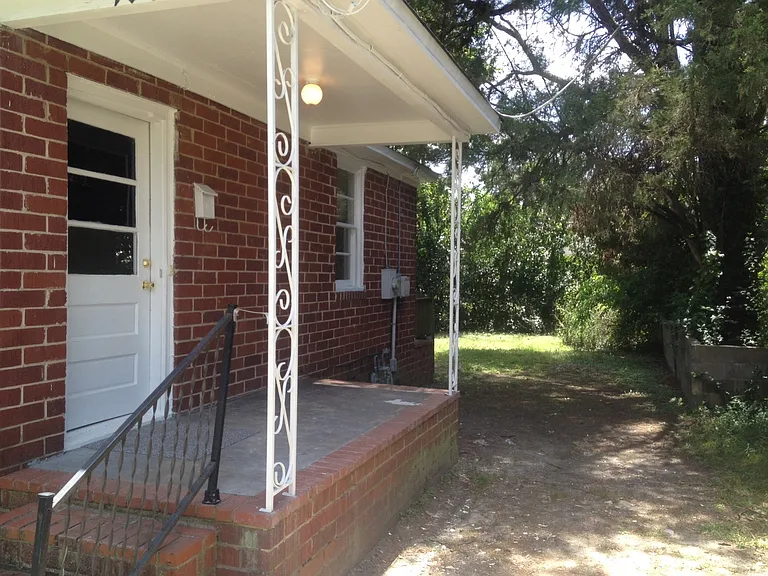 1035 Fisk Ave — Photo 2
