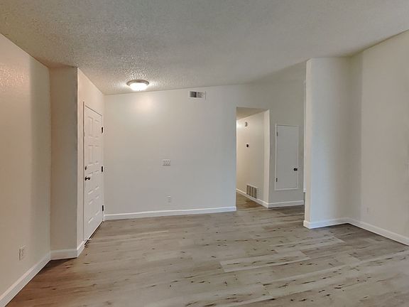 4th image of 5031 Fernwood Cir