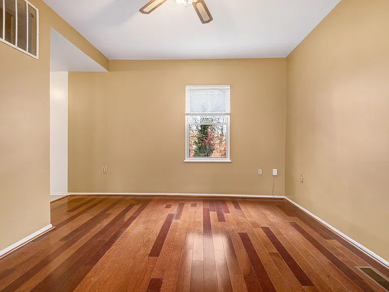 2705 24th St NE — Photo 3