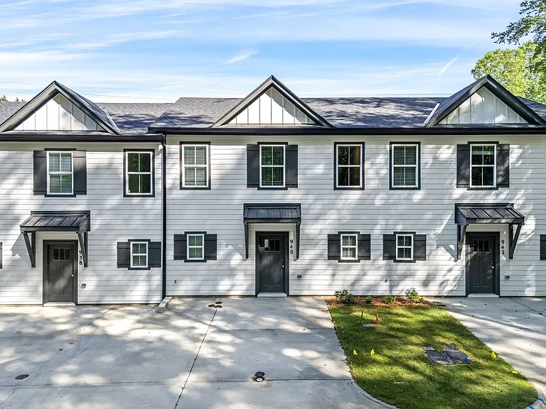 940 Winslow Ct — Photo 1